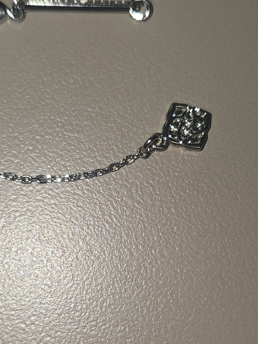Kendra Scott Parker Starfish Short Pendant Necklace - Silver MOP Signed 19 In. - Picture 5 of 12